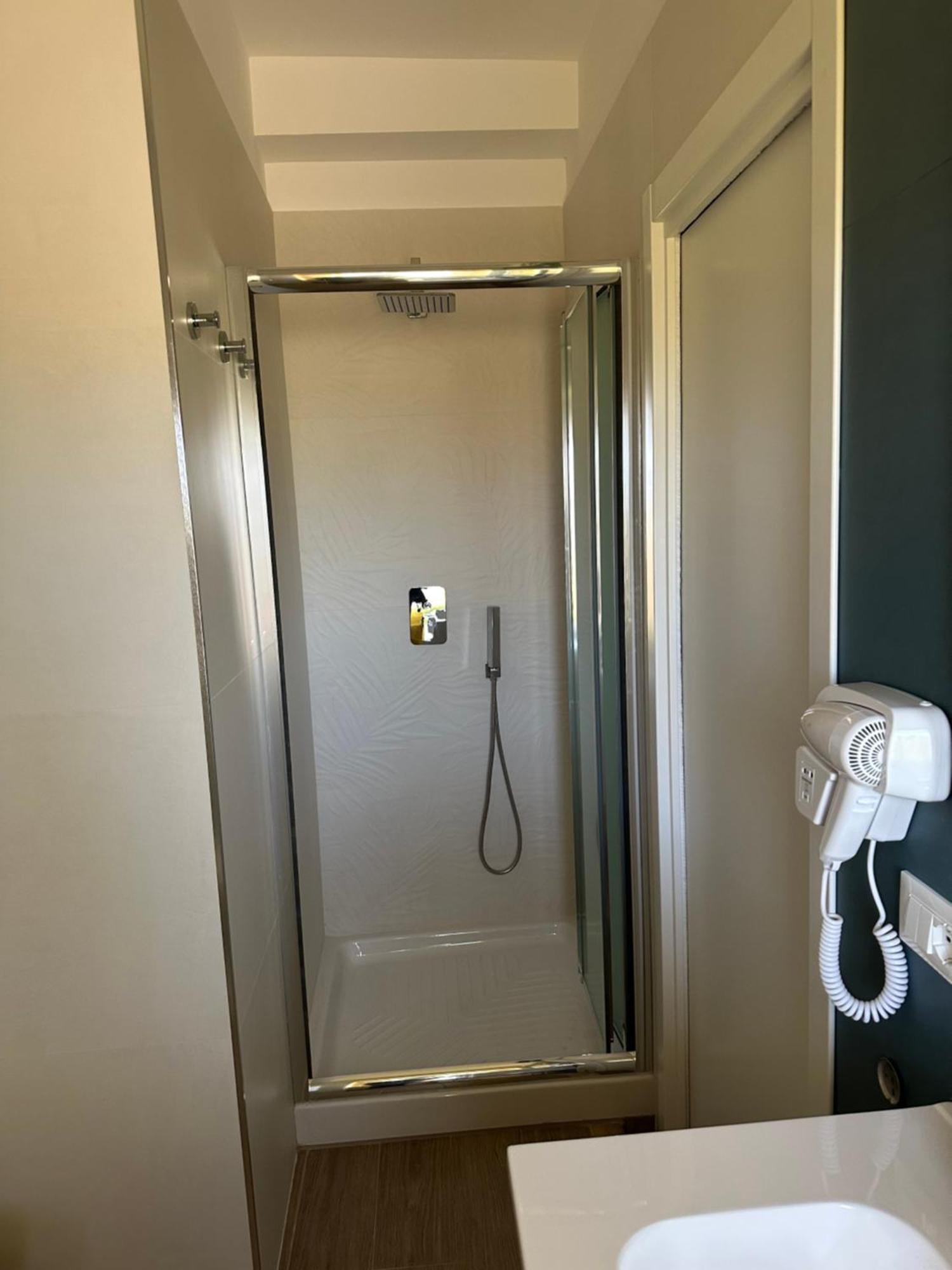 Monti Tiburtini Roma Guest House Bagian luar foto